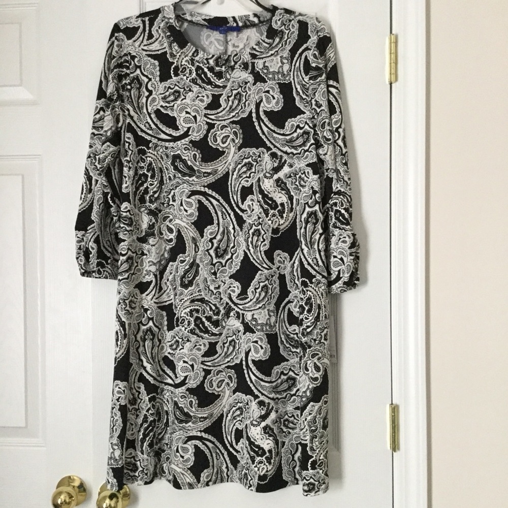NWT Apt 9 Dress Size large, black & white paisley